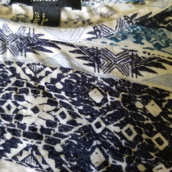 Forever 21 Blue and White Tribal Print Halter Top w/ Crochet Trim Size Small - Picture 7 of 9